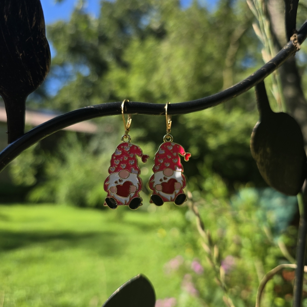 💕 Valentine Gnome Earrings – Pink Heart Hat Dangle Earrings